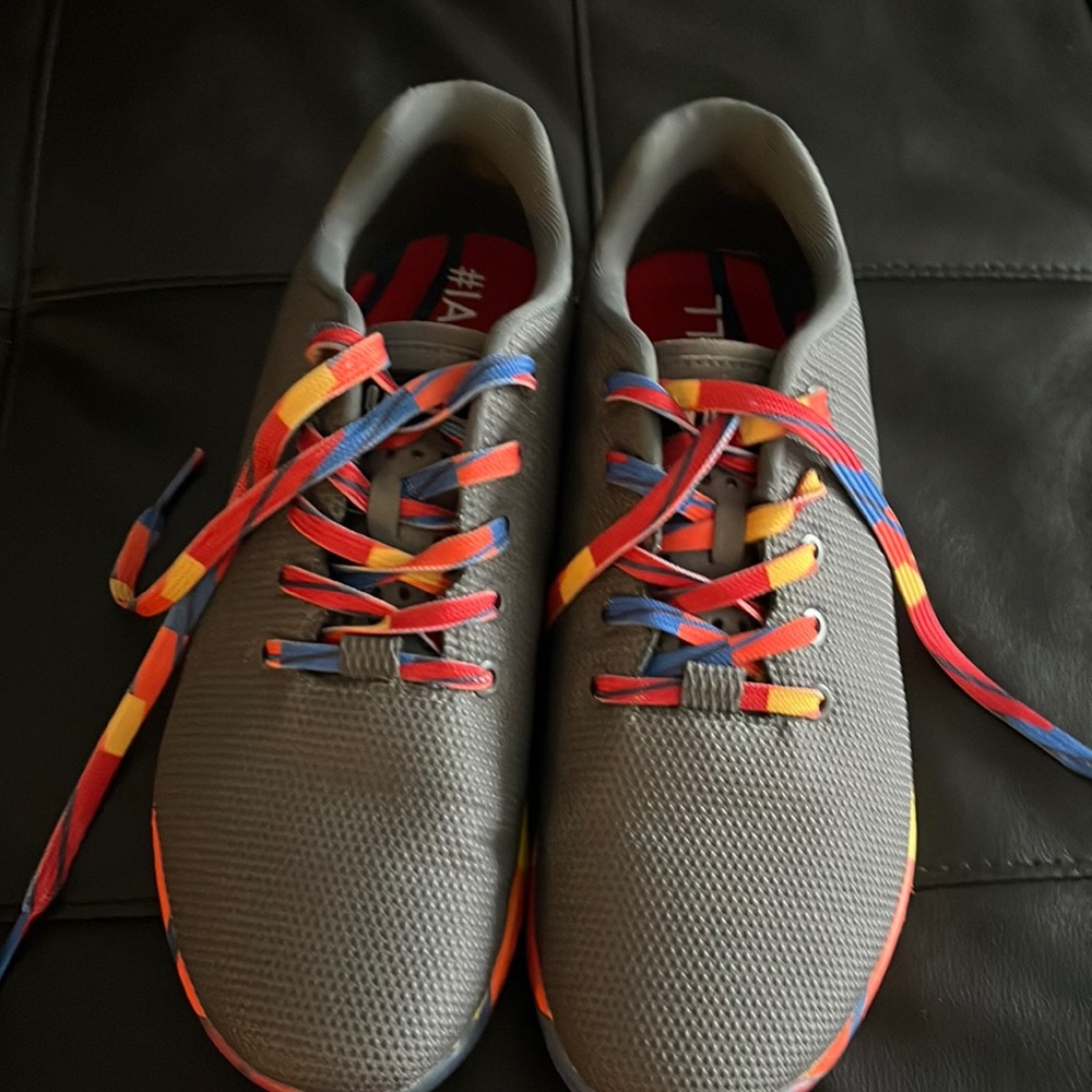 NOBULL SIZE 9.5 mens